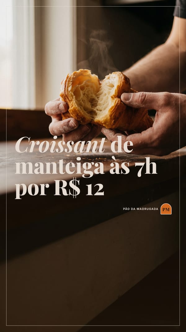 Story vertical escuro com mãos abrindo um croissant quente e o título “Croissant de manteiga às 7h por R$ 12”.